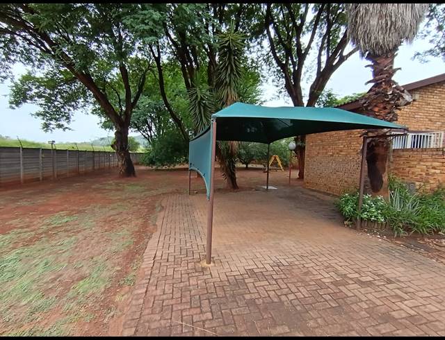 2 BEDROOM TOWNHOUSE FOR SALE IN SAFARI GARDENS